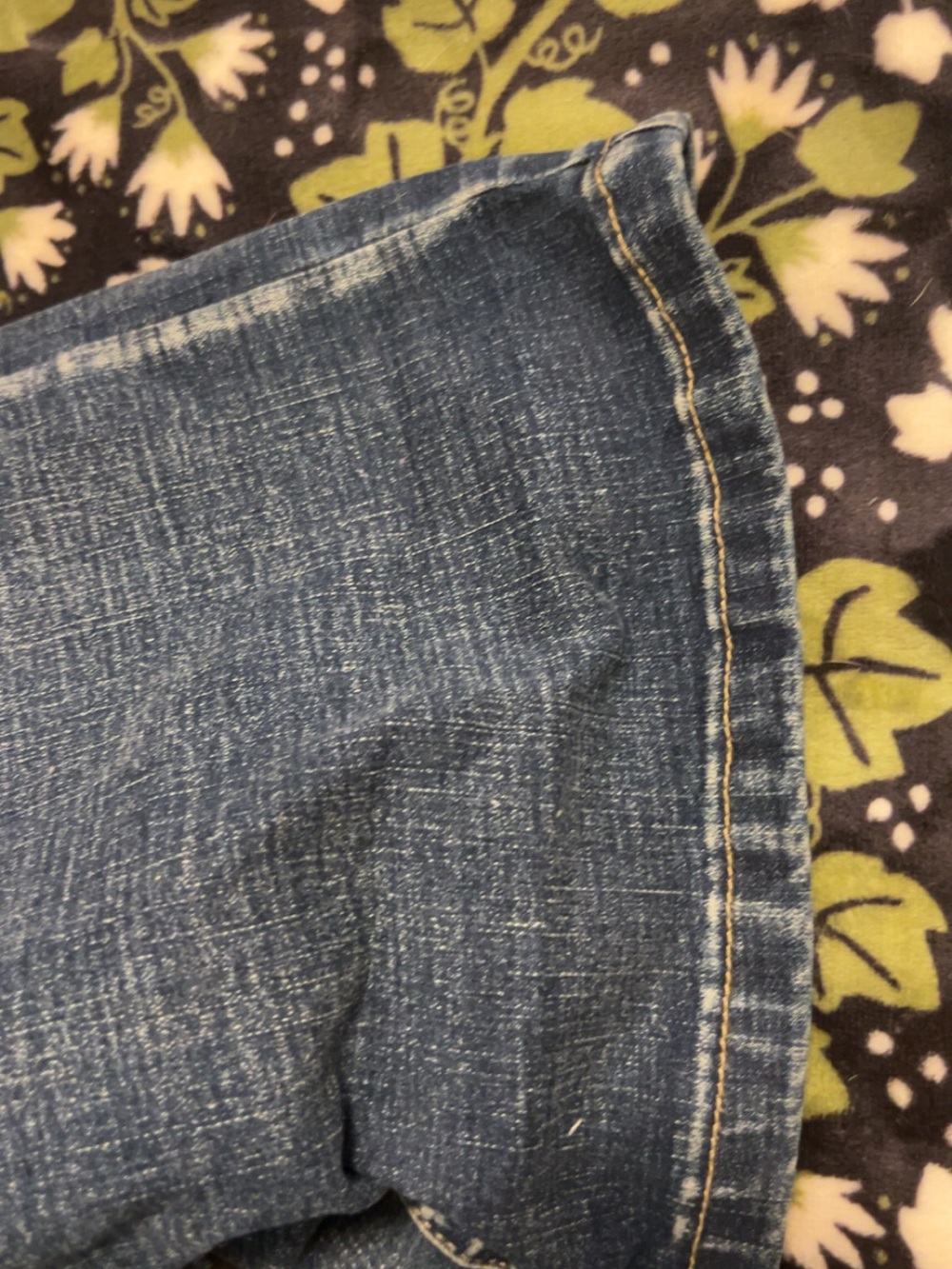 Women’s Bootcut Jeans in Dark Blue Wash